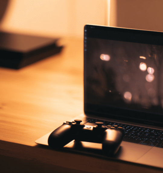 Jak podłączyć PS4 do&nbsp;laptopa? Poradnik o&nbsp;możliwościach i&nbsp;ograniczeniach
